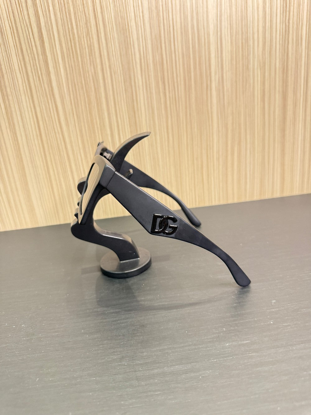 Dolce & Gabbana DG Oversized Cat-Eye Sunglasses – Black|400