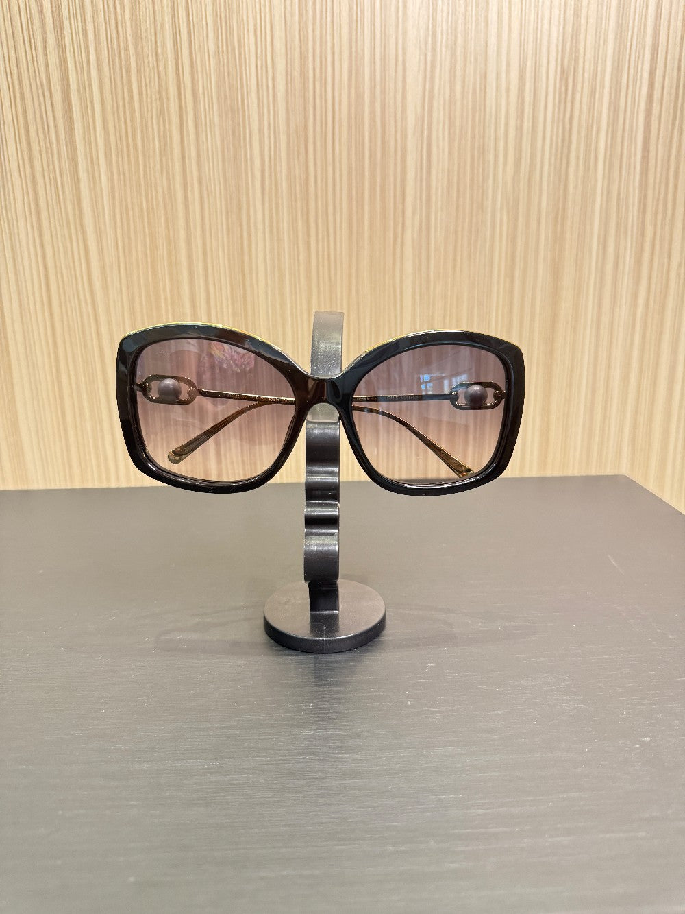 Product Name  Louis Vuitton Z1891U Pearl Accent Cat-Eye Sunglasses Black/Gold 60-19|368
