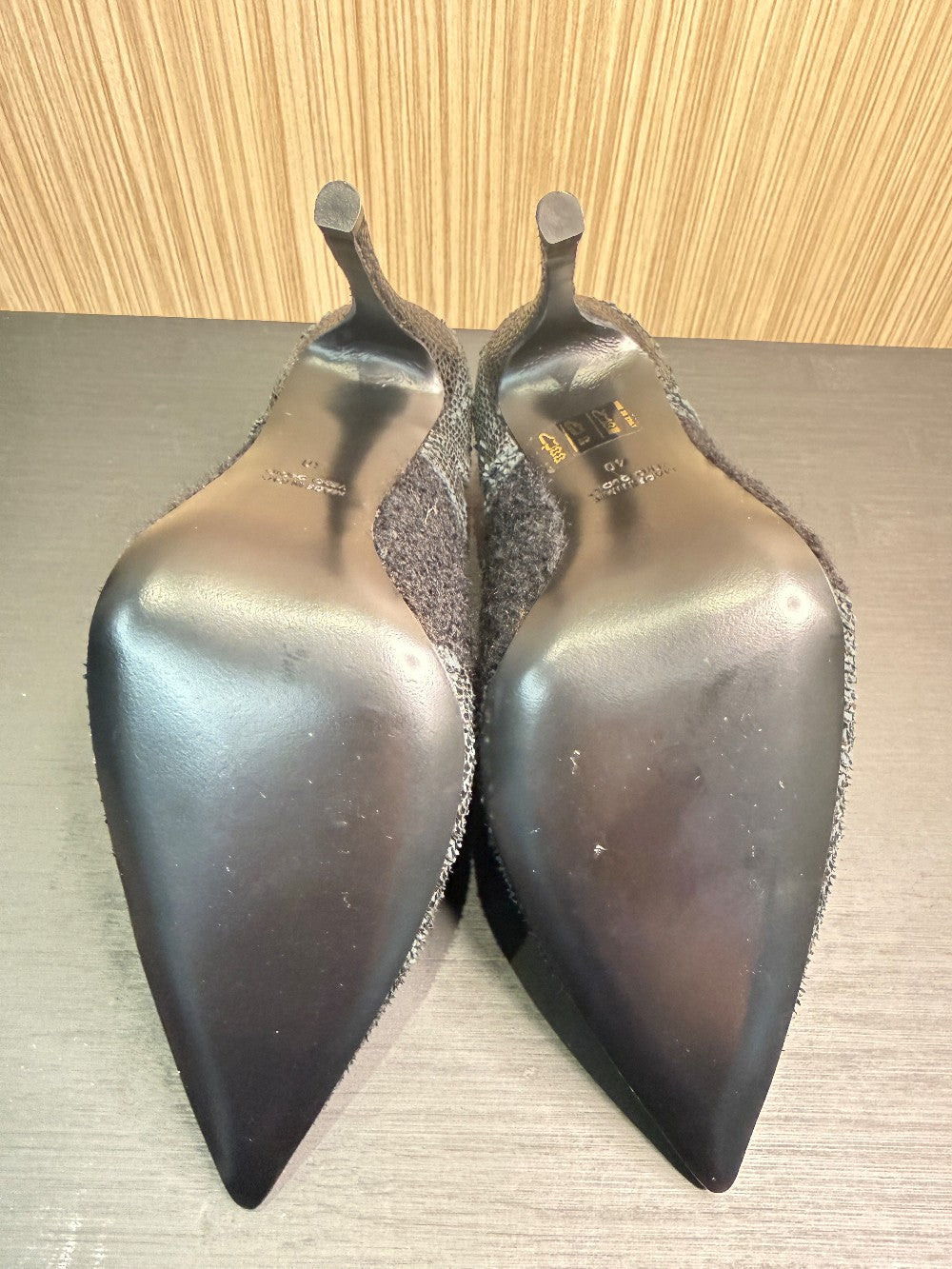 Icon Black Textured Leather & Wool Oxford Pumps. Size 40.|60