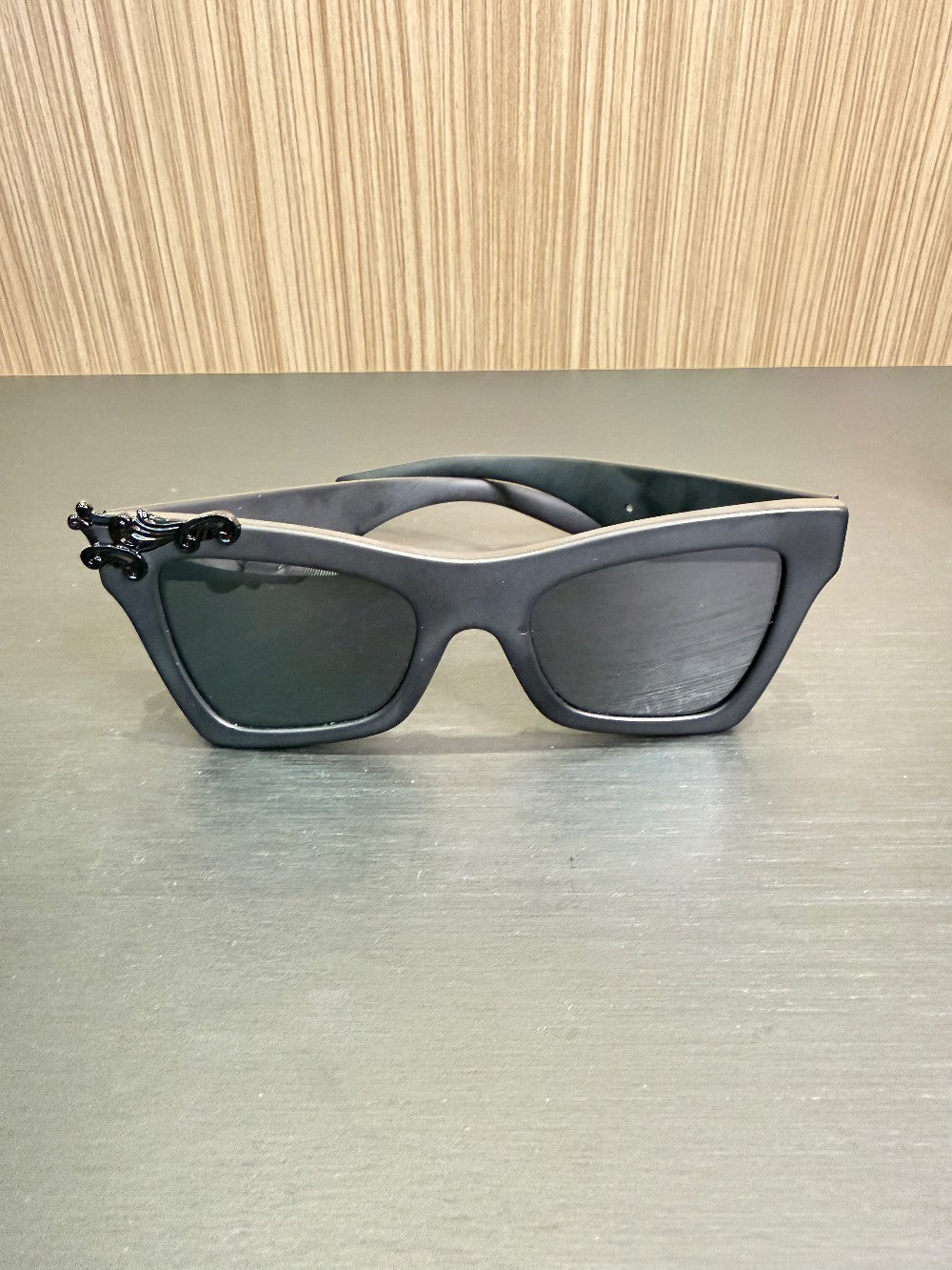 Dolce & Gabbana DG Oversized Cat-Eye Sunglasses – Black|399