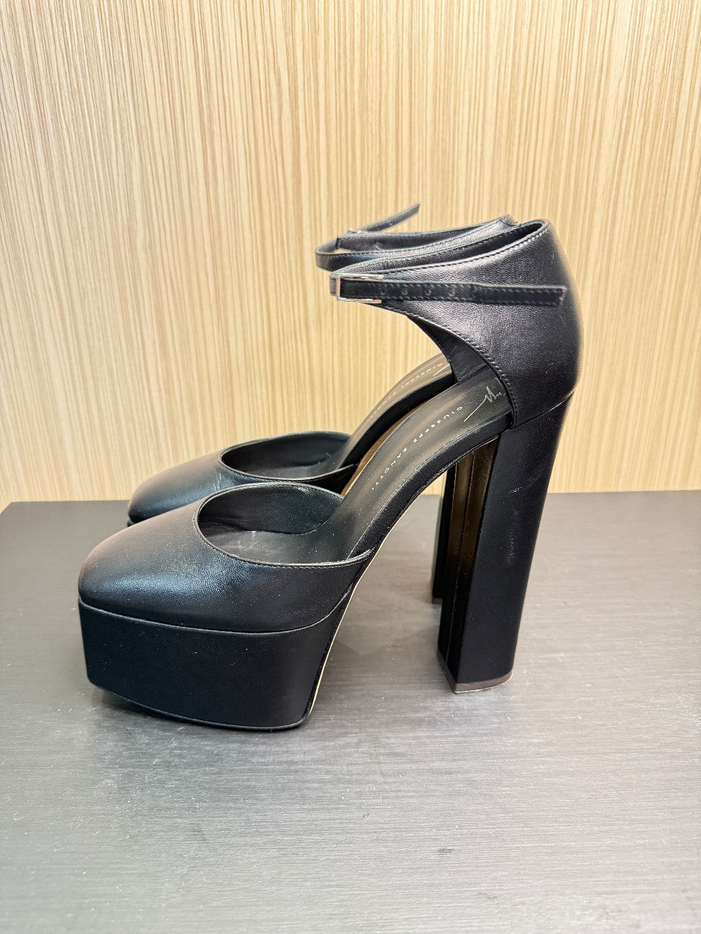 Giuseppe Zanotti Black Leather Platform Ankle Strap Pumps Size 39|218