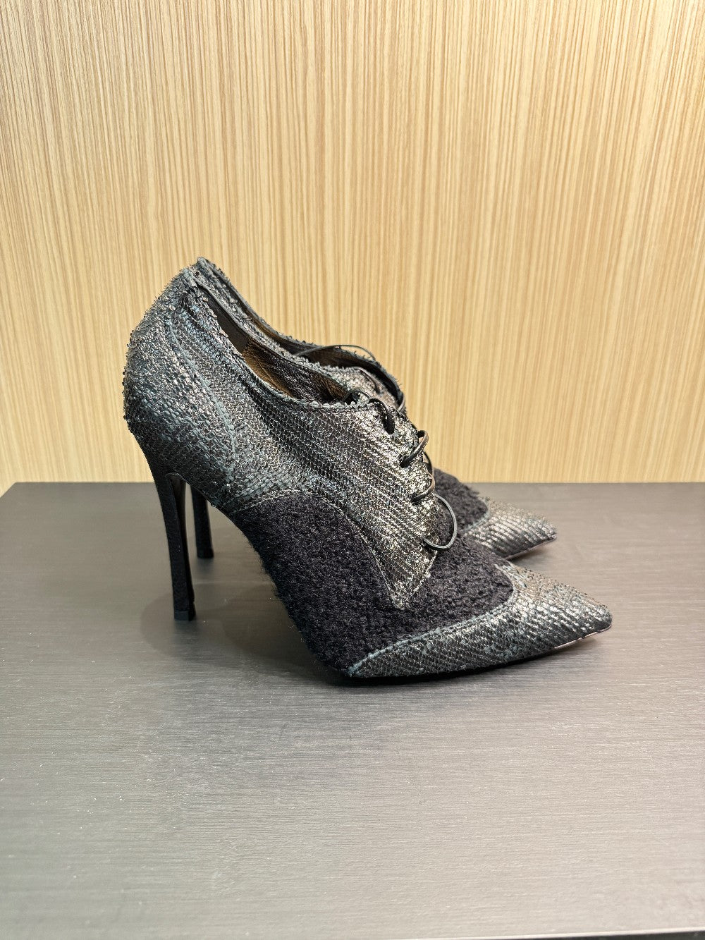 Icon Black Textured Leather & Wool Oxford Pumps. Size 40.|56