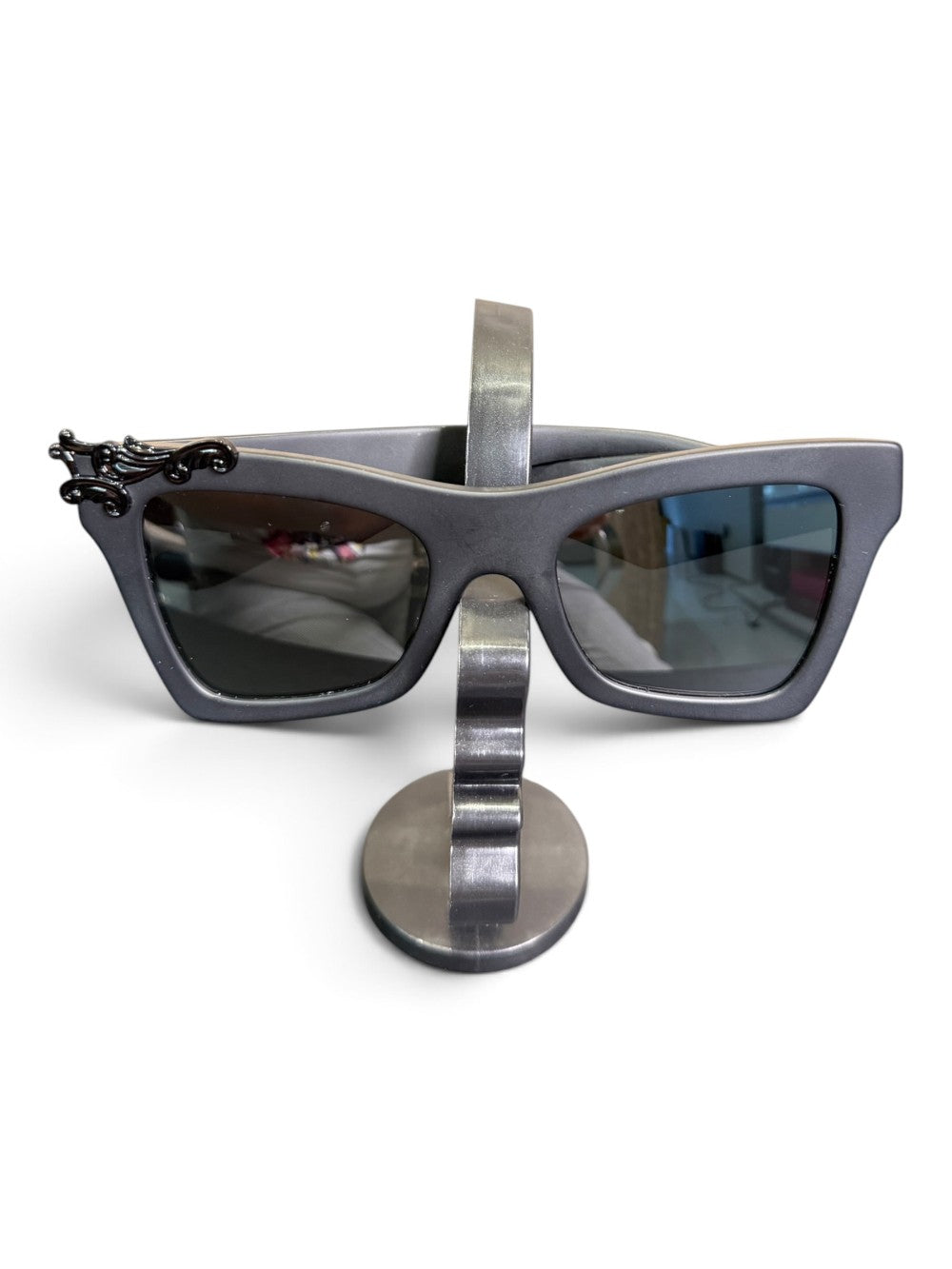 Dolce & Gabbana DG Oversized Cat-Eye Sunglasses – Black|840