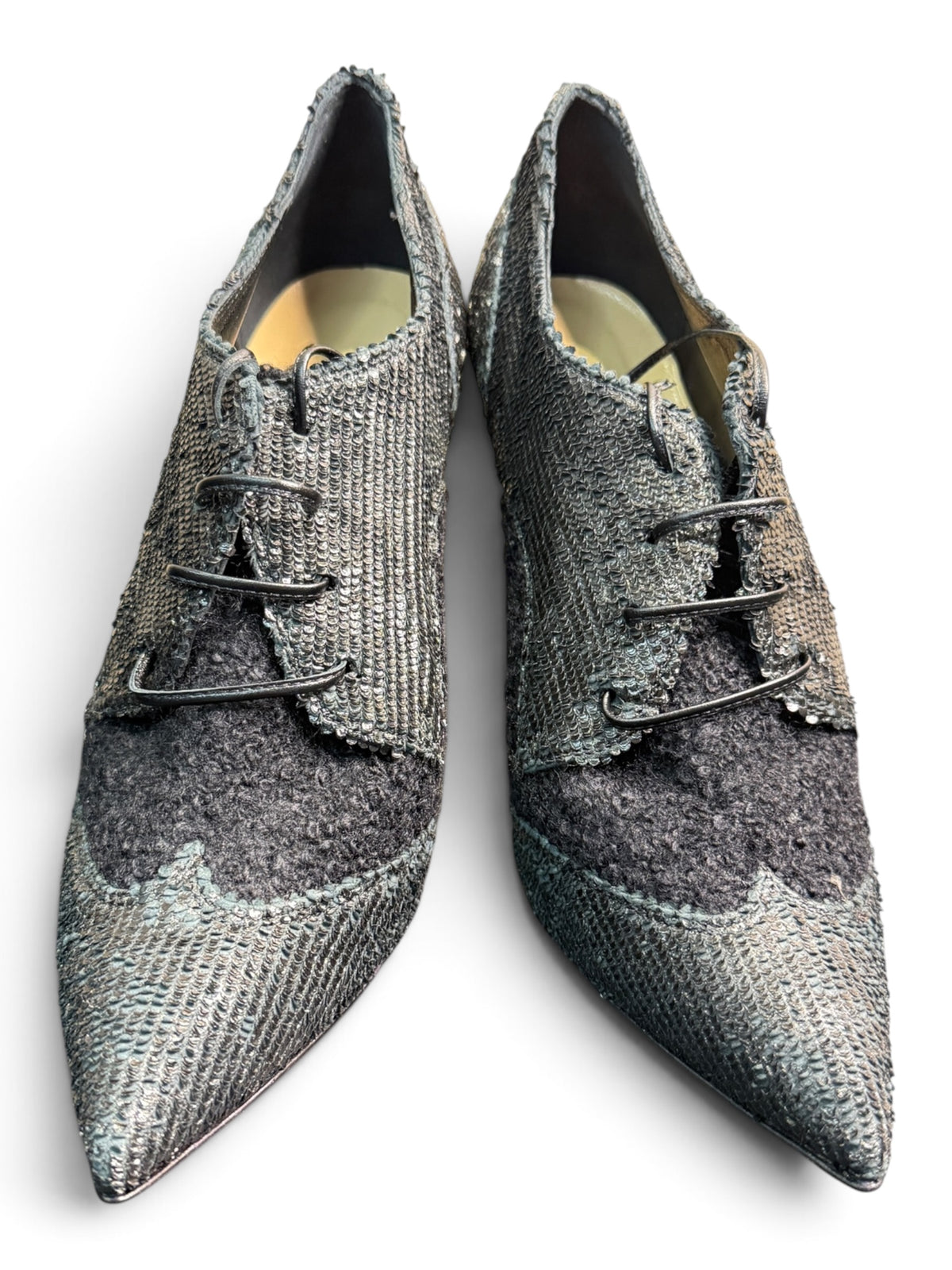 Icon Black Textured Leather & Wool Oxford Pumps. Size 40.