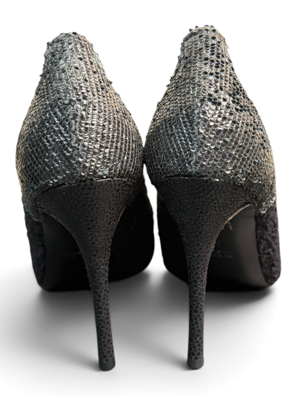 Icon Black Textured Leather & Wool Oxford Pumps. Size 40.