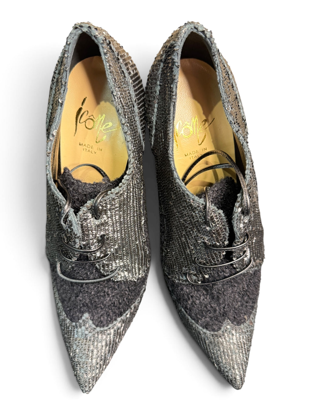 Icon Black Textured Leather & Wool Oxford Pumps. Size 40.