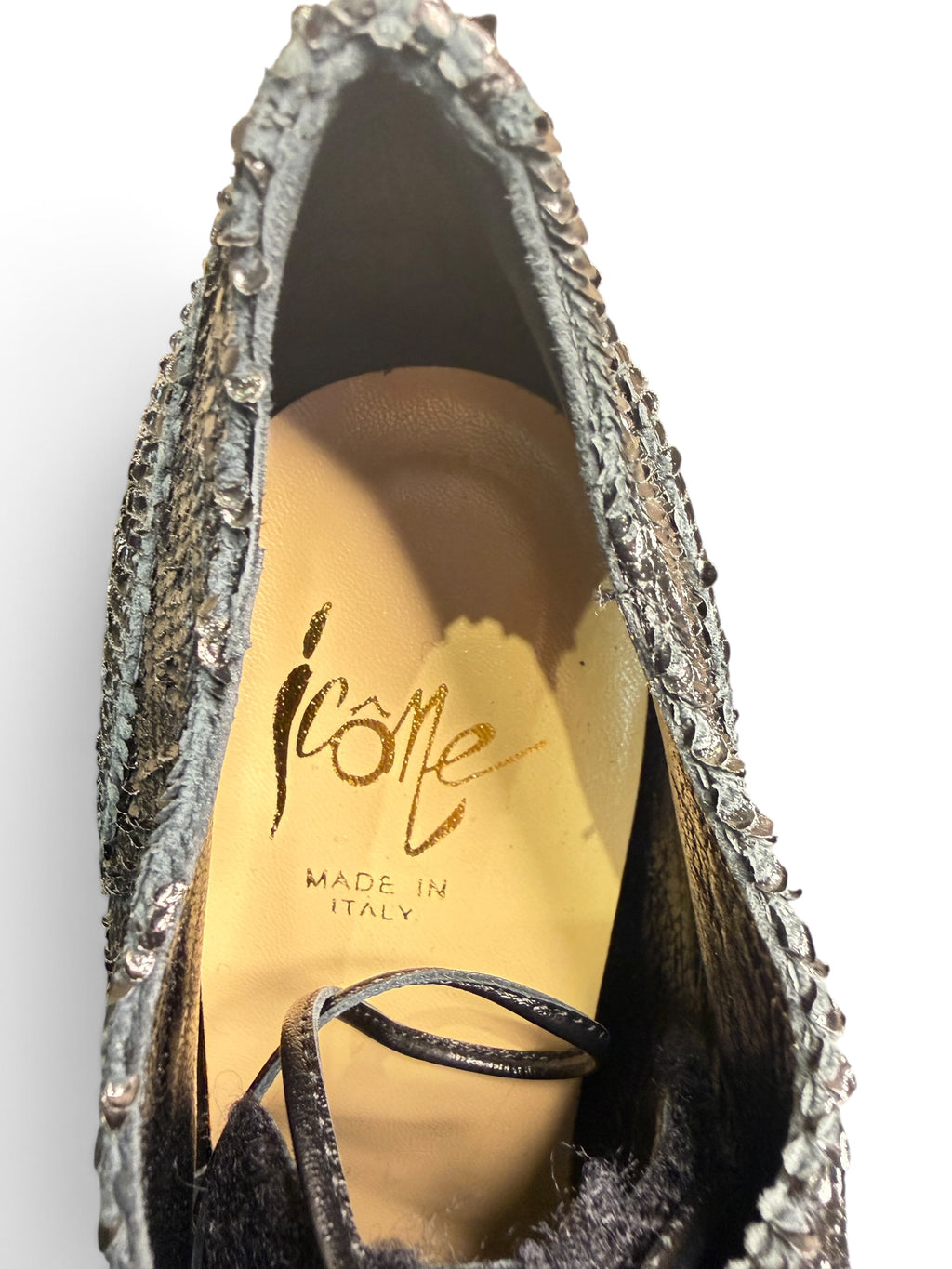 Icon Black Textured Leather & Wool Oxford Pumps. Size 40.