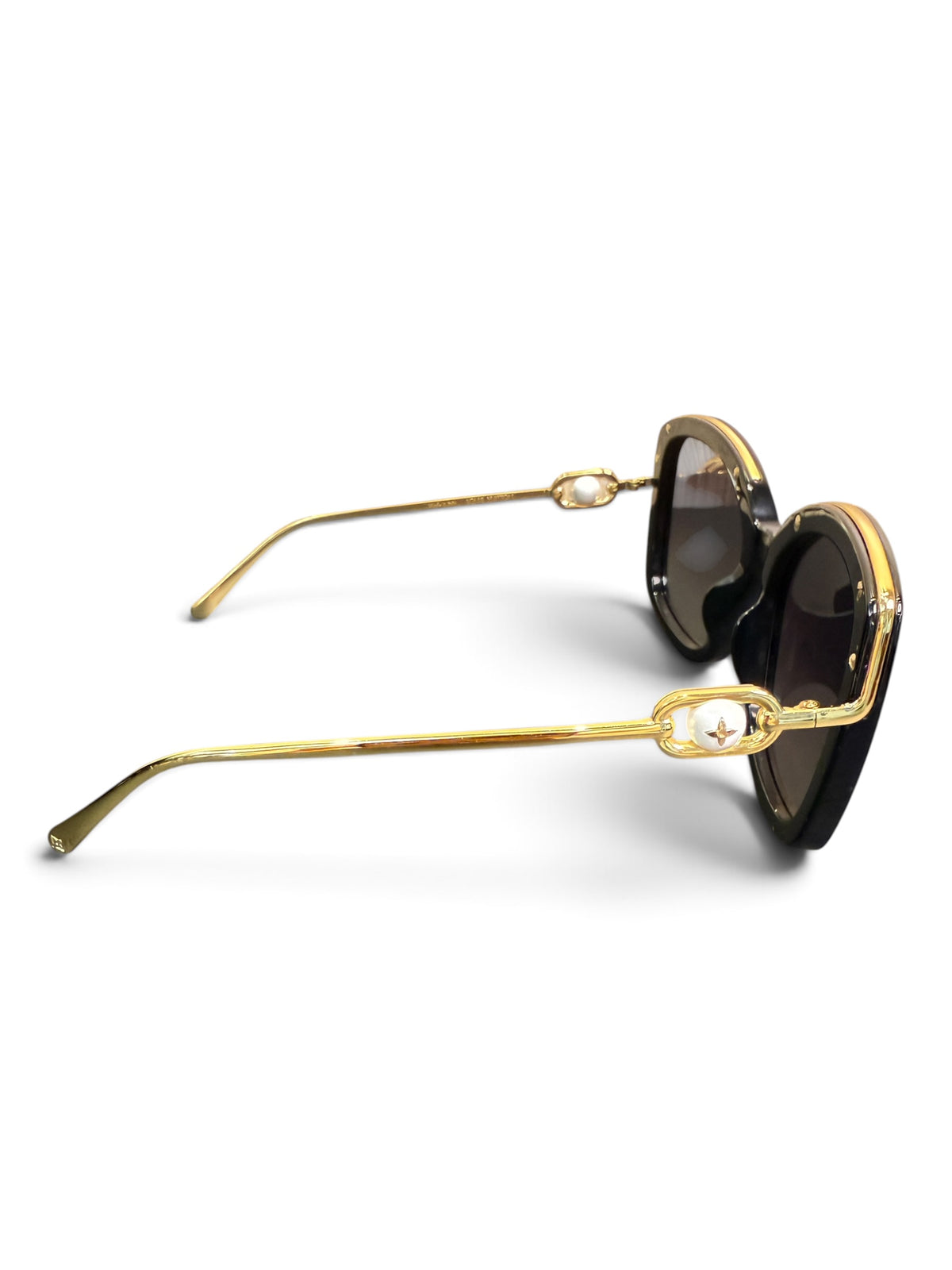 Product Name  Louis Vuitton Z1891U Pearl Accent Cat-Eye Sunglasses Black/Gold 60-19