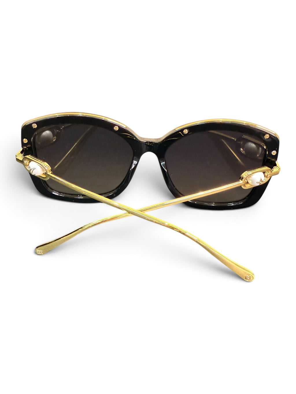 Product Name  Louis Vuitton Z1891U Pearl Accent Cat-Eye Sunglasses Black/Gold 60-19
