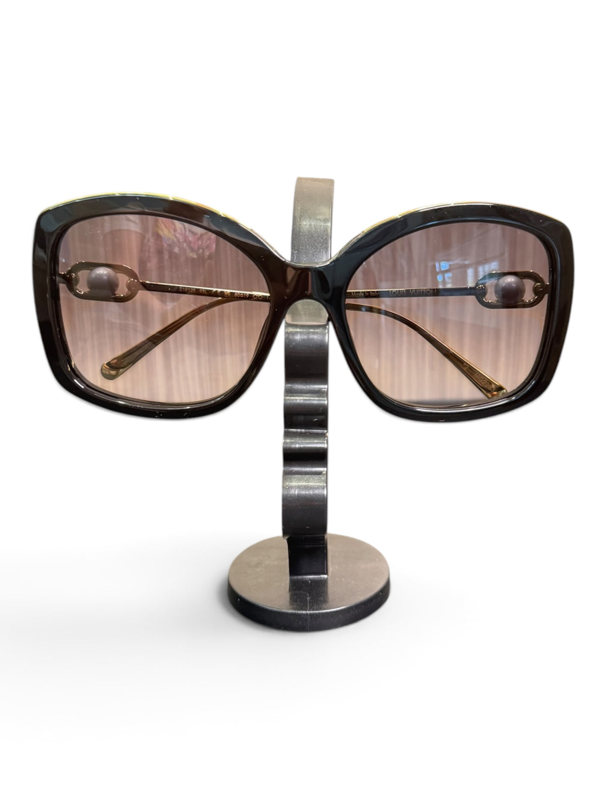 Product Name  Louis Vuitton Z1891U Pearl Accent Cat-Eye Sunglasses Black/Gold 60-19