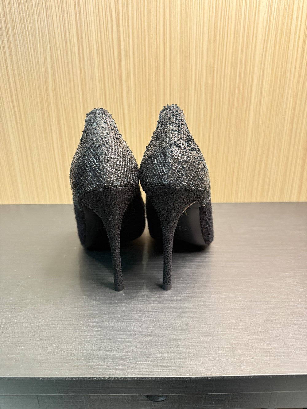 Icon Black Textured Leather & Wool Oxford Pumps. Size 40.|58