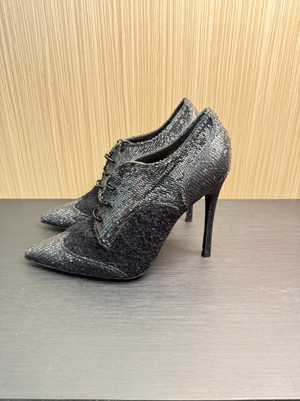 Icon Black Textured Leather & Wool Oxford Pumps. Size 40.|57