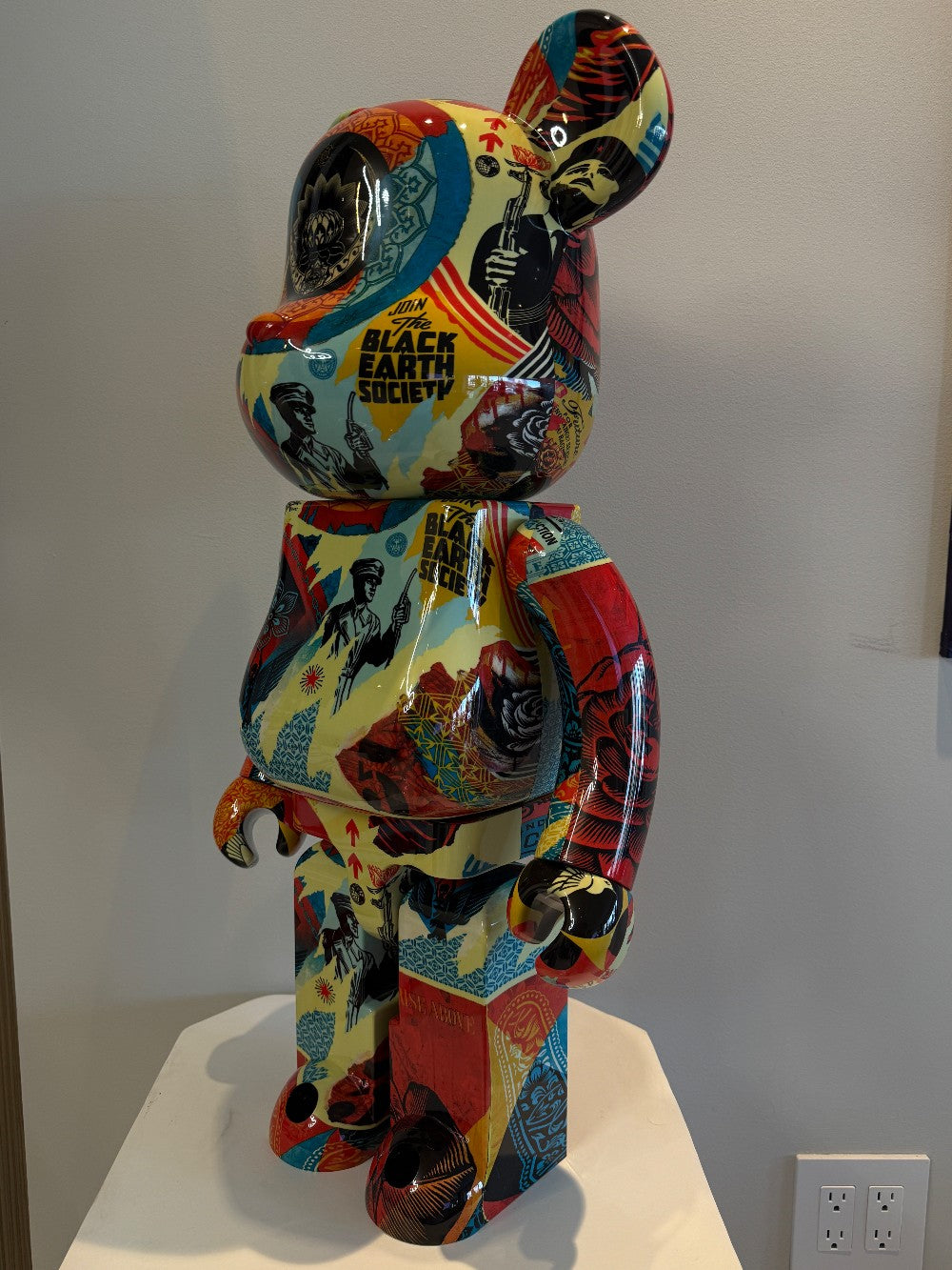 BE@RBRICK Shepard Fairey DCON 2023 Exclusive 1000%|606