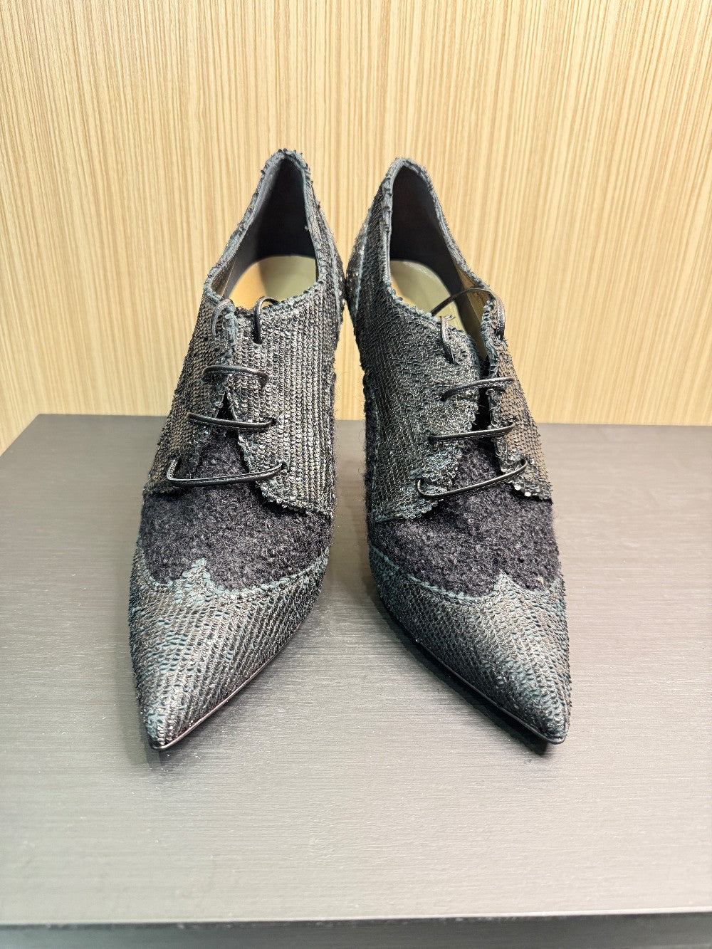 Icon Black Textured Leather & Wool Oxford Pumps. Size 40.|55