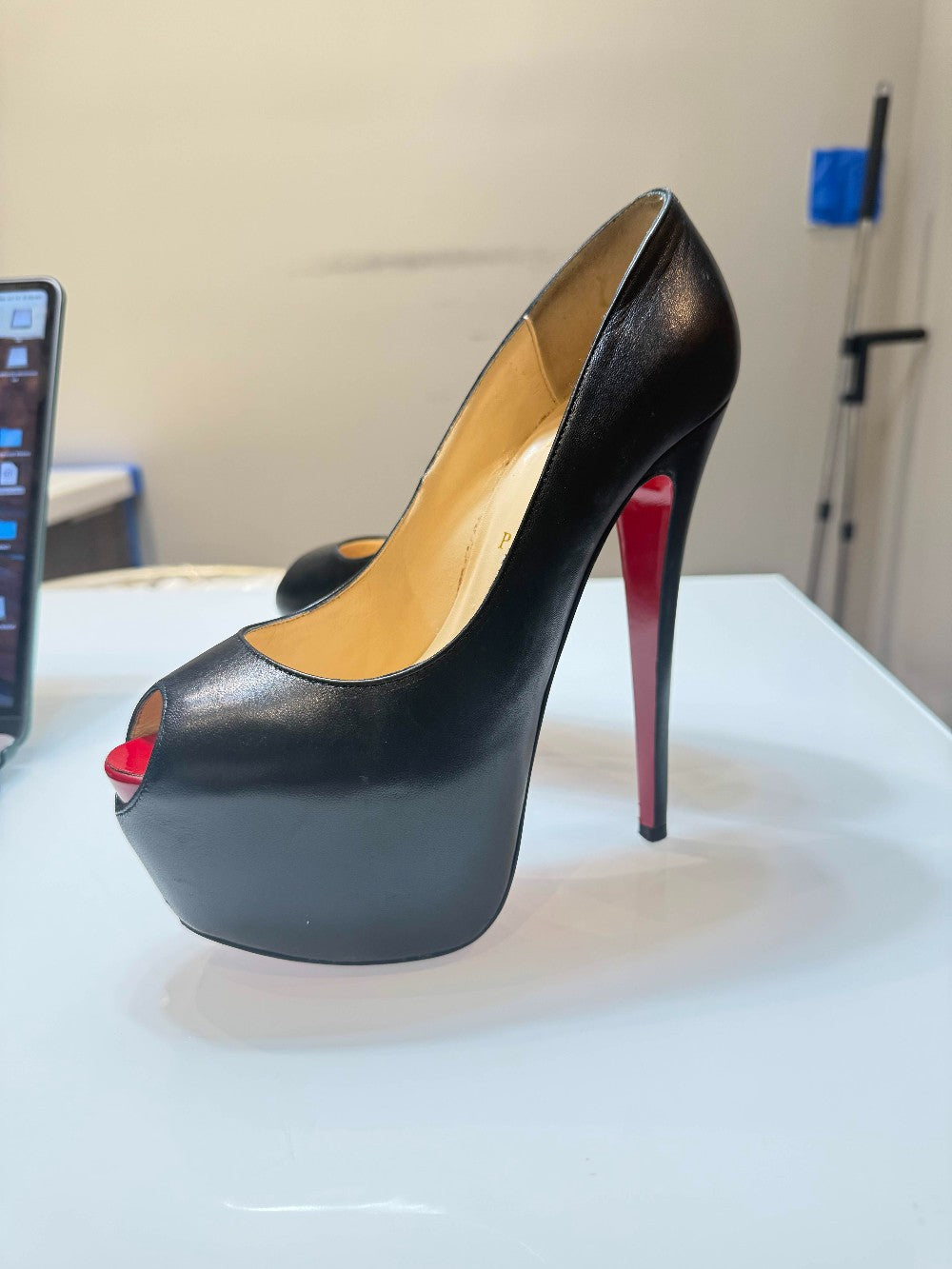 Christian Louboutin Very Prive' 160 Black Leather Peep-Toe Platform Pumps|2